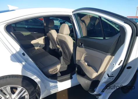 2019 Hyundai Elantra Value Edition z USA, uszkodzony, nr VIN 5NPD84LF1KH455379